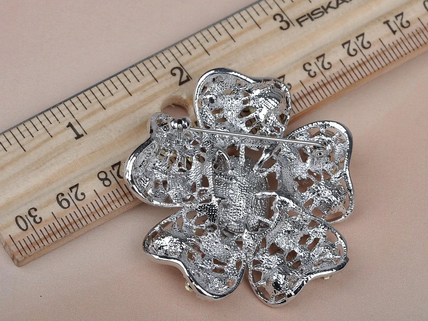 Alilang Shadow Clear Crystal Rhinestone Silvery Tone Flower Fashion Design Pin Brooch