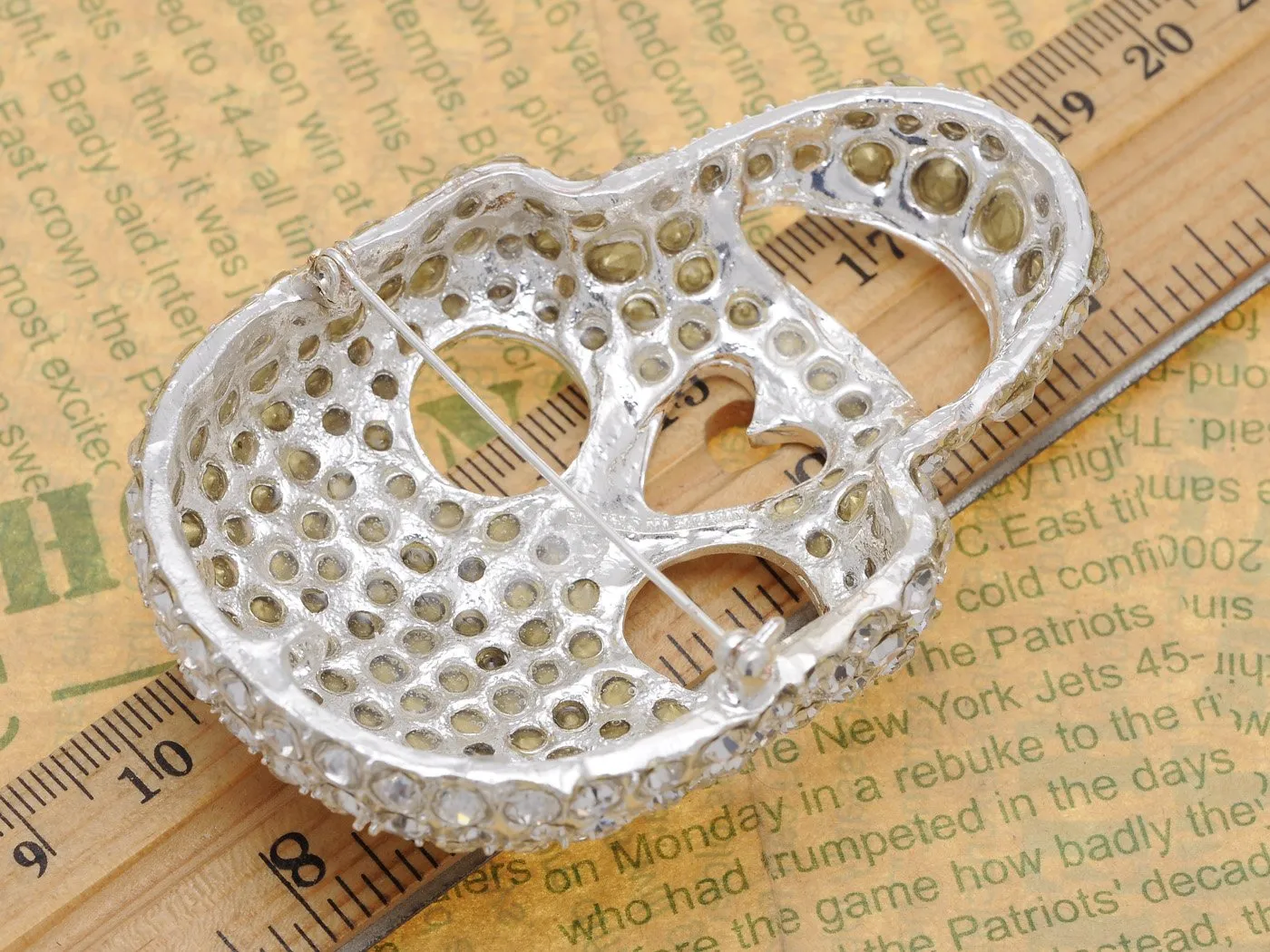 Alilang Silvery Tone Clear Crystal Colored Rhinestones Big Skull Head Face Brooch Pin