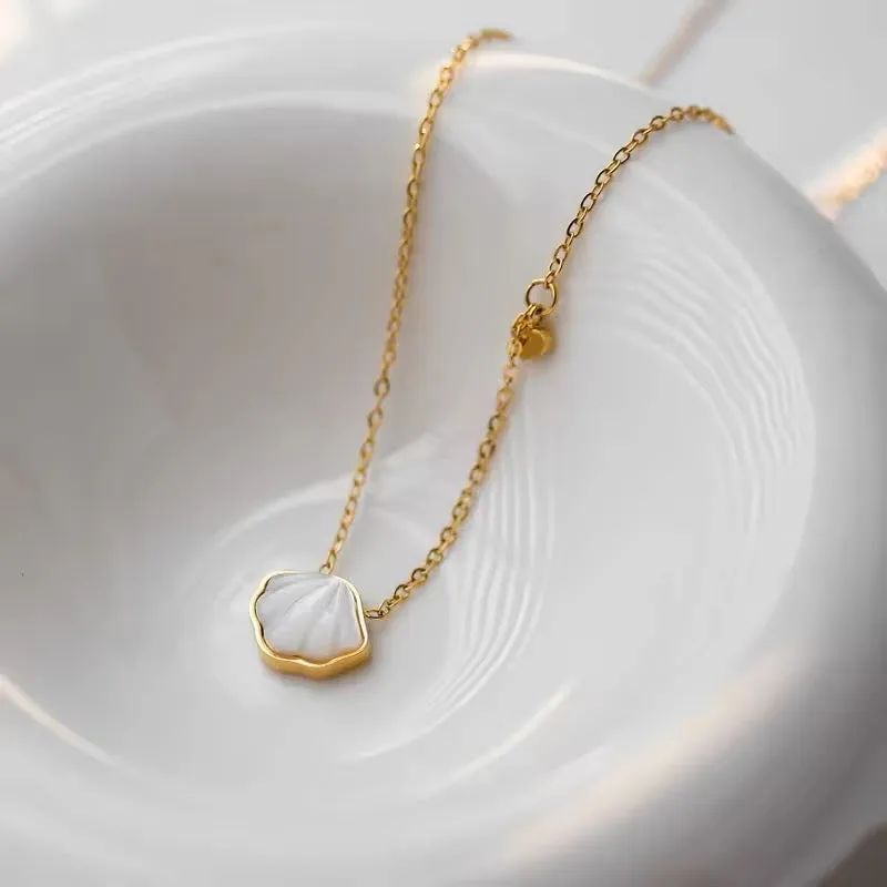 Elegant Shell Beauty Pendant Necklace