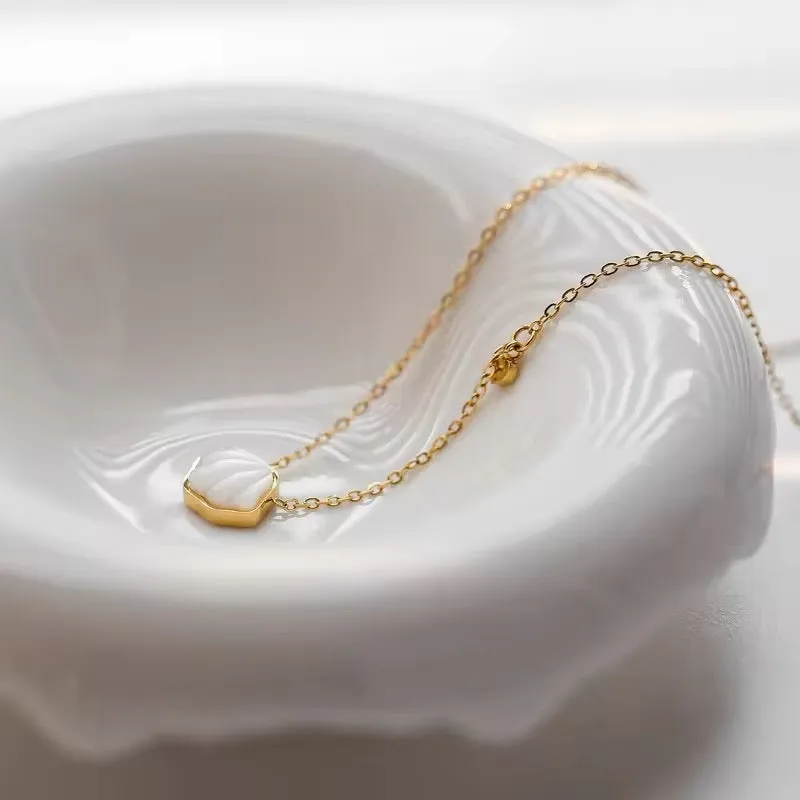 Elegant Shell Beauty Pendant Necklace