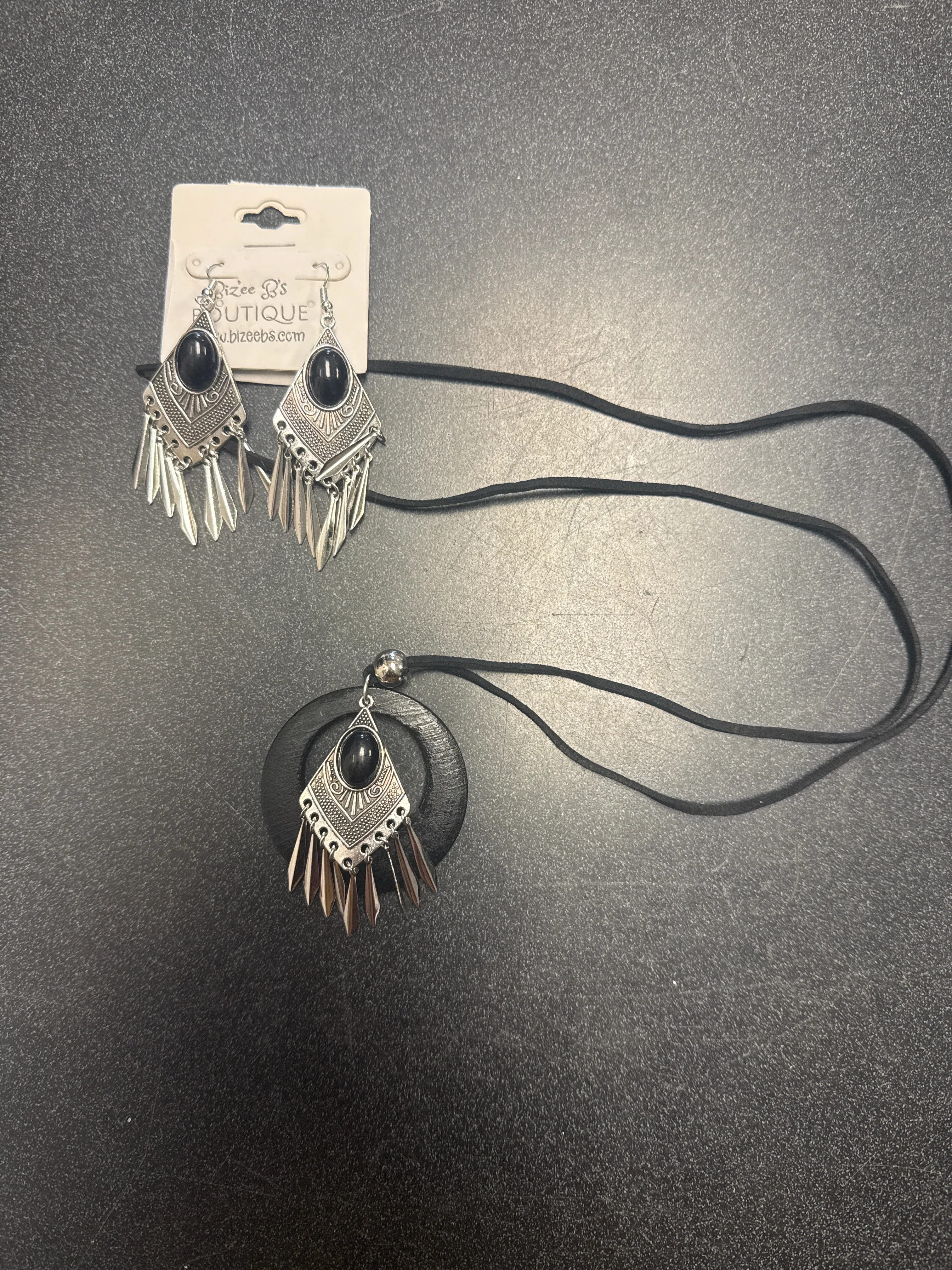 Faux Leather With Silver Pendant Necklace Set