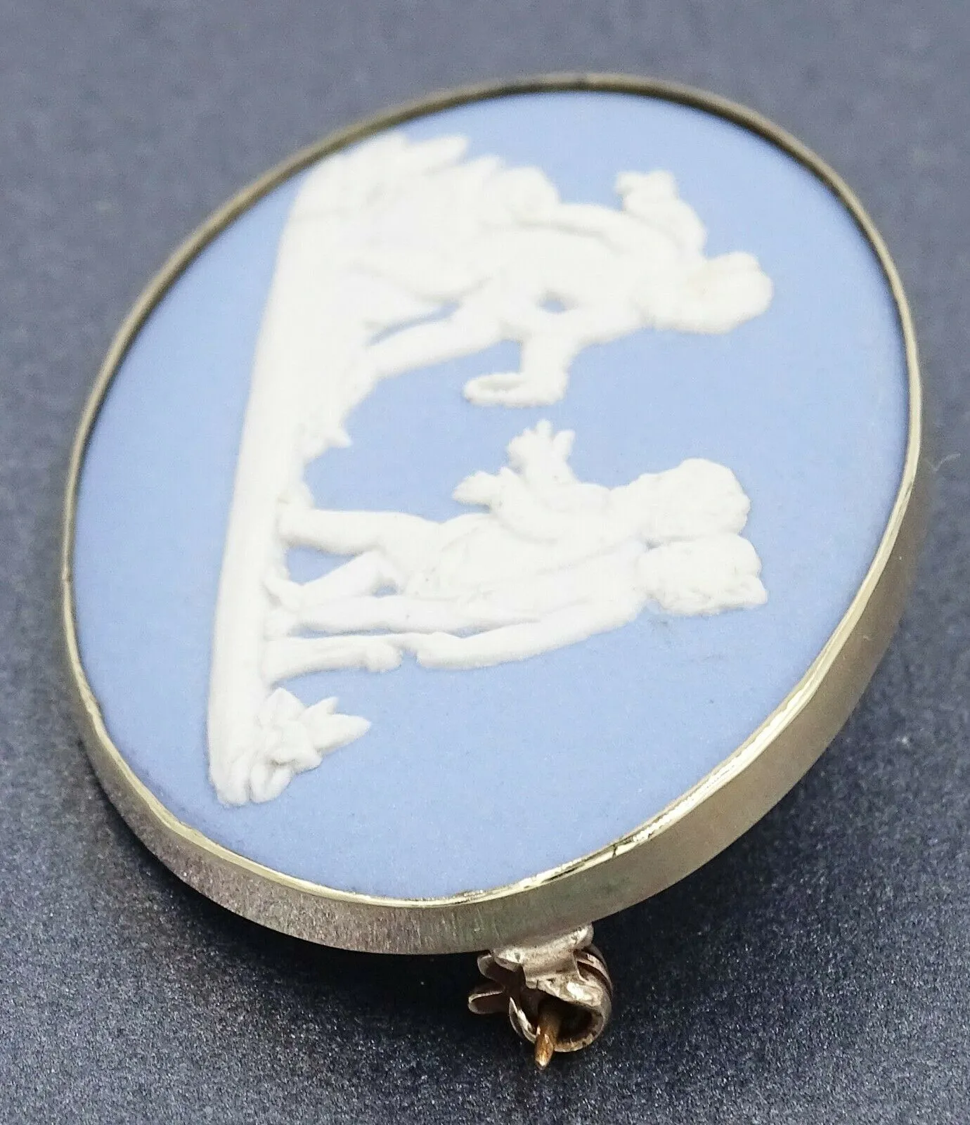 Vintage Wedgwood Cameo 9ct Yellow Gold Pin Brooch - c.1951