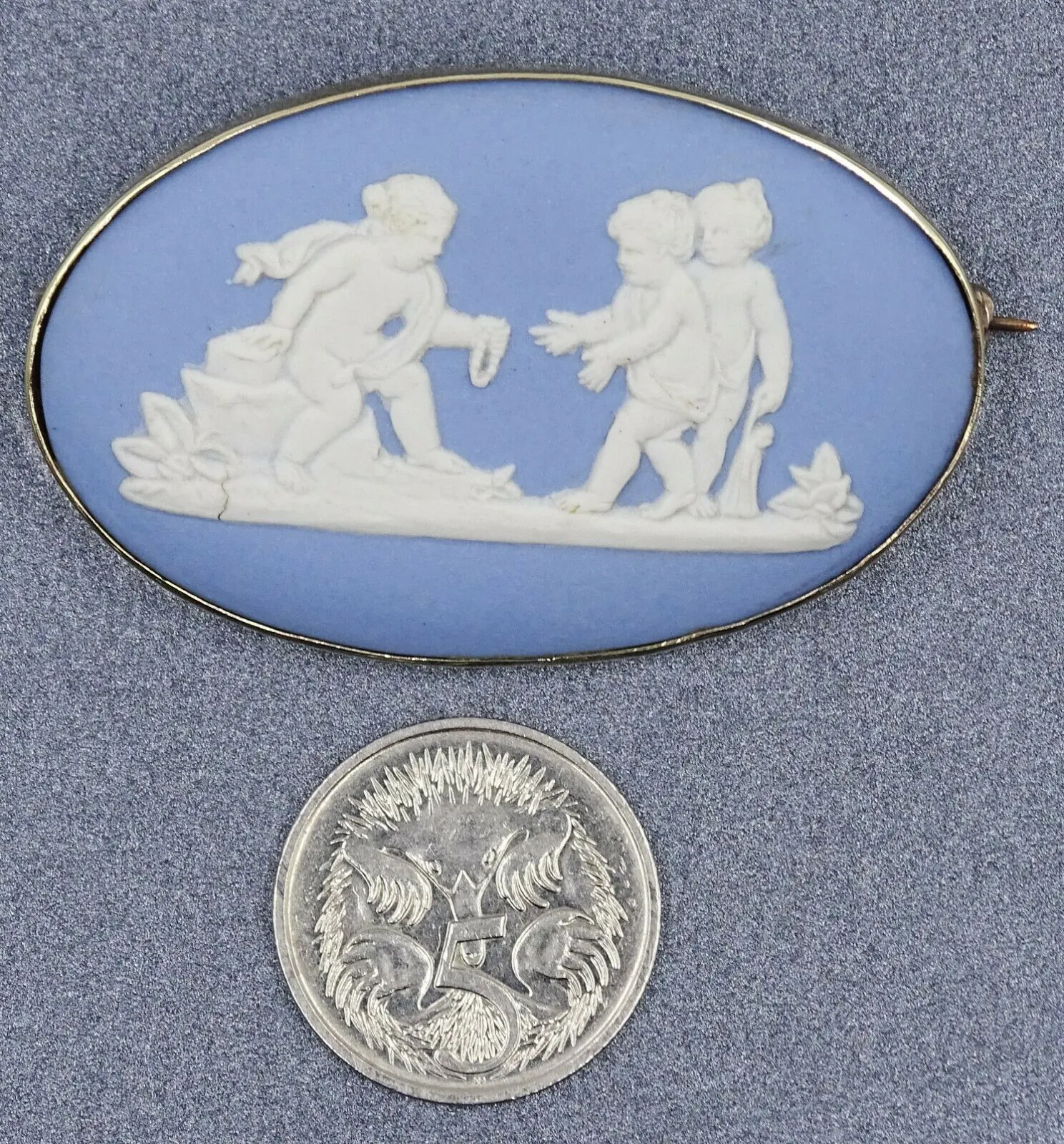 Vintage Wedgwood Cameo 9ct Yellow Gold Pin Brooch - c.1951